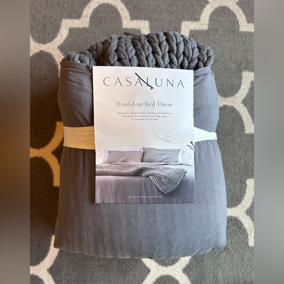 Casaluna Hand-Knit bed throw - Dark Gray NWT - Picture 8 of 8
